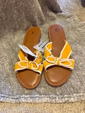 Shade & Shore Yellow Bow Slide Sandals with Cream Trim